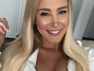 Peachy_Tease Live Webcam on Streamate