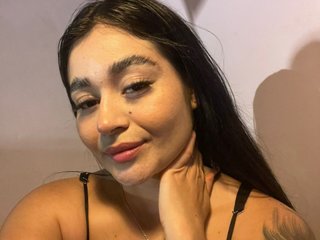 skarleth_22 Live Webcam on Streamate