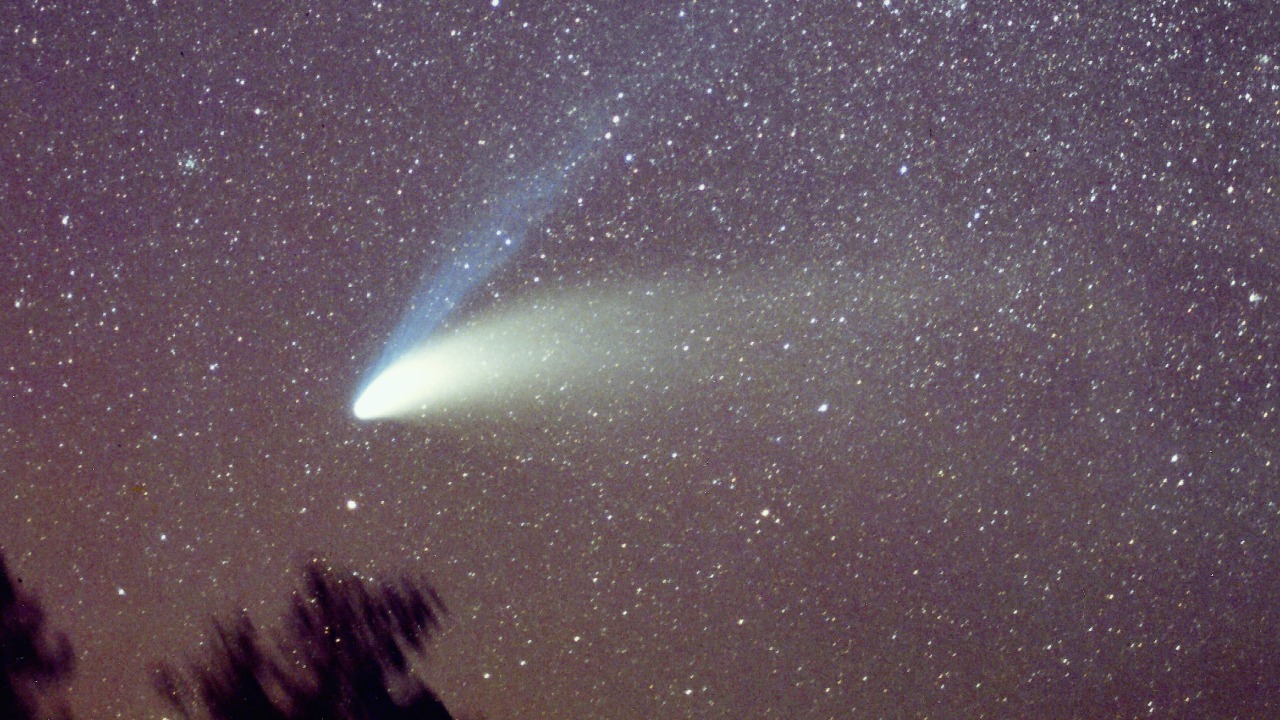 Hale Bopp The Record Comet That Dazzled Earth For 569 Days