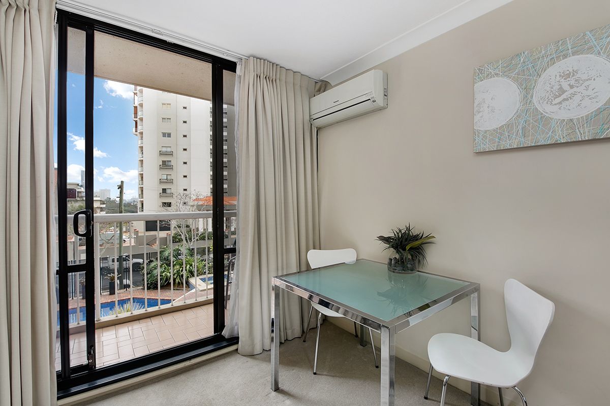 Sold Property 392 000 For 105 106 309 Vulture Street South 392 000 For 105 106 309 Vulture Street