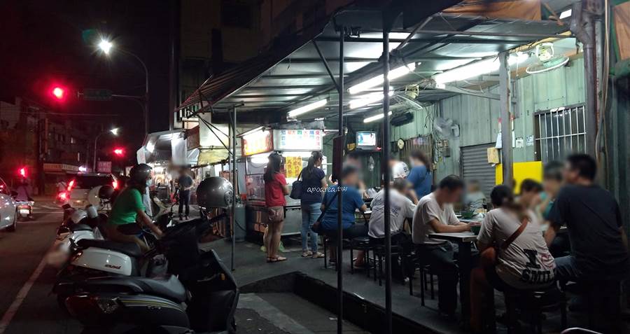 永留香臭豆腐。經營超過二十年的人氣臭豆腐、大腸麵線、豬血湯、四神湯，傍晚開賣北屯松竹路旁