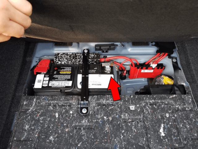 How to replace a bmw 3 series car battery