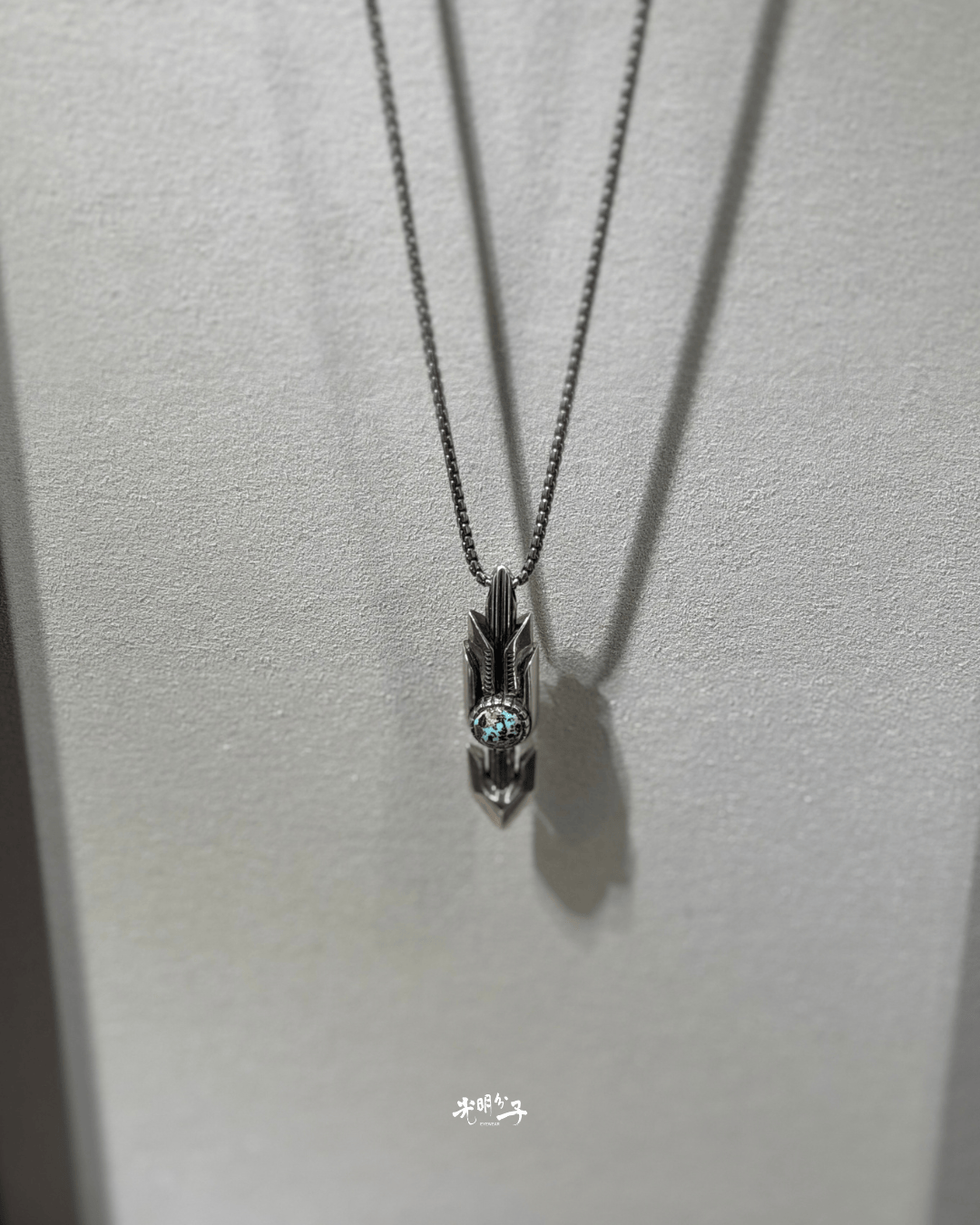巴黎巡禮|走進 Jacques Marie Mage 巴黎旗艦店:在法式古典與雕塑美學之間,閱讀「可配戴藝術品」的奢華靈魂-光明分子.眼鏡