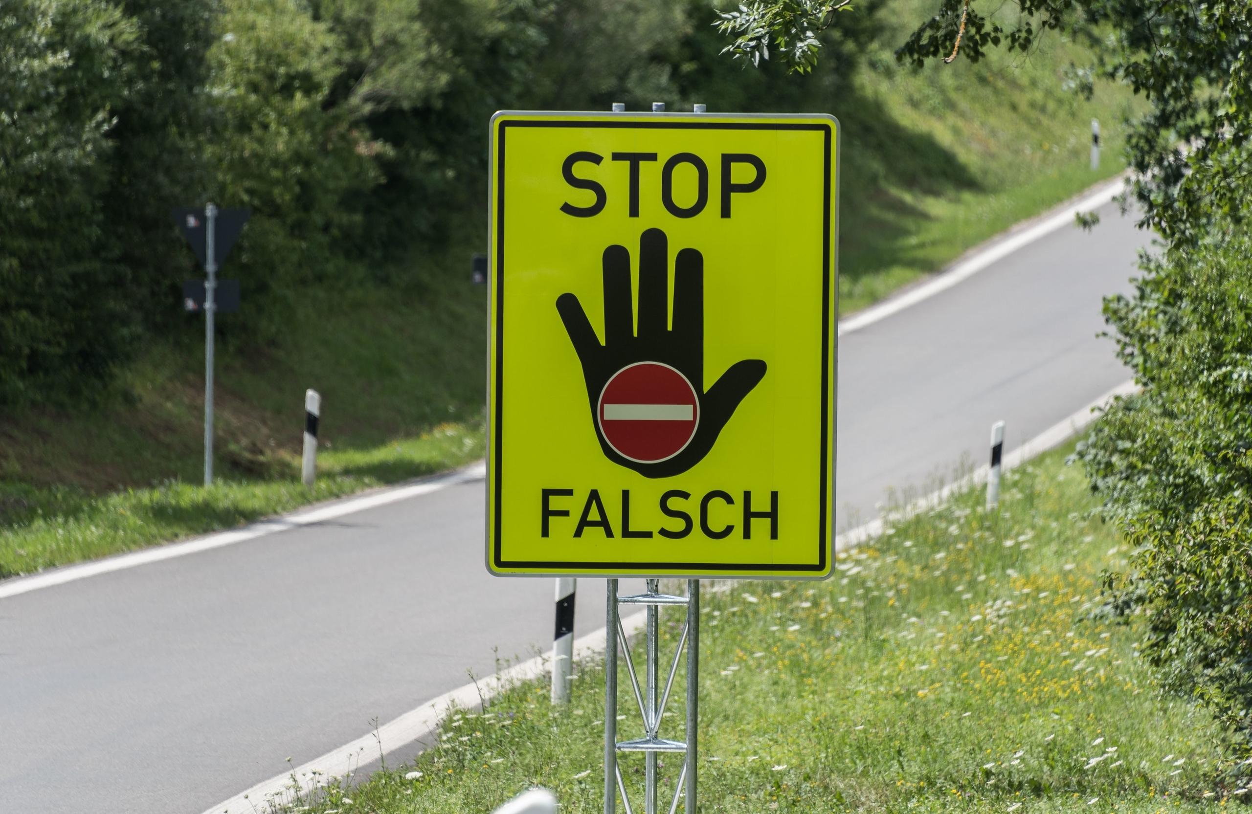 Zes Op Tien Bestuurders Ritst Verkeerd - Download Incredible Space Pattern | High Resolution