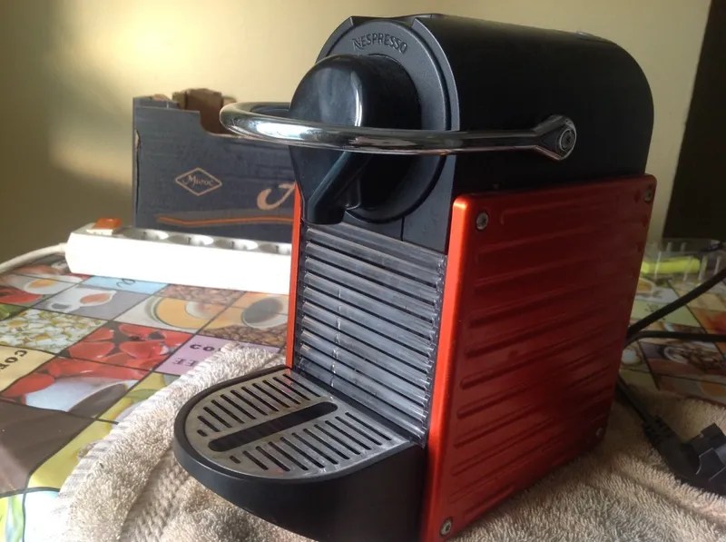 Voici la fameuse cafetière à l'italienne.ceci est une vidéo pratique . cafetiÃ¨re nespresso Krups qui clignote sans arret puis