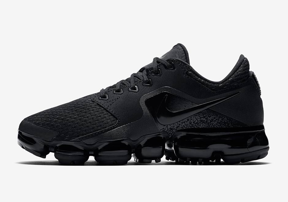 black vapormax 2.0