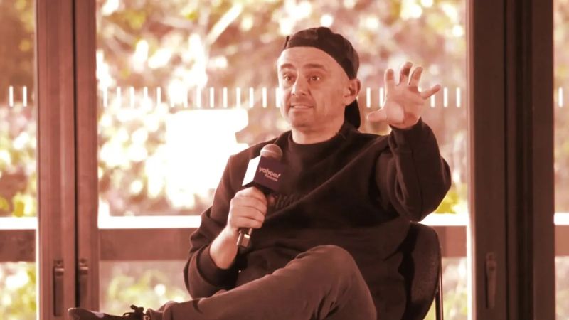 Gary Vee Nft Winter Is Coming - Creative Vintage Design - Retina