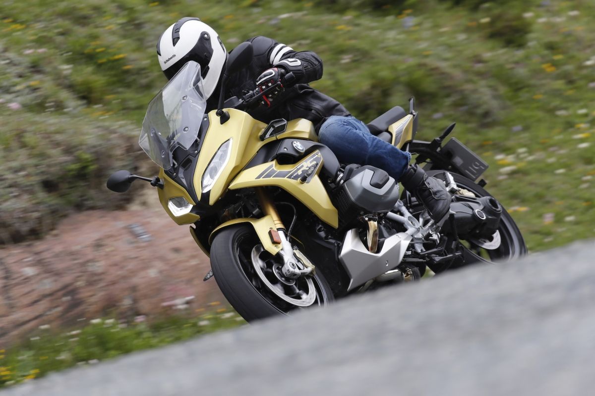 2019 bmw r1250rs first ride in the alps
