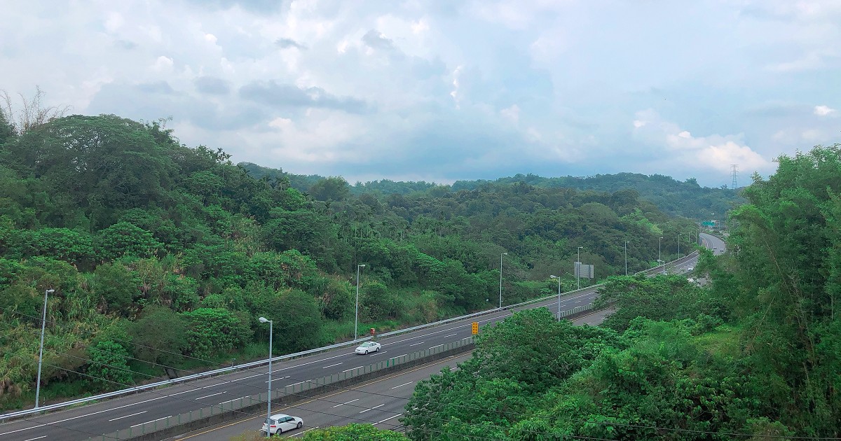 仁義潭南恩禪寺｜即心是佛、莫問西天何處。 動念生機、恐因東土重來。 佛本無心、奉佛何須裝飾、惟在丹誠。 人因多情、為人每多牽累、易種果因。