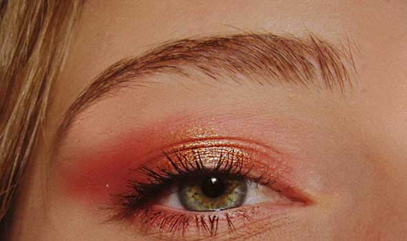 تطوير عدسة لاصقة ذكية لعلاج المياه الزرقاء