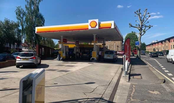 التوظيف في الاقتصاد الإماراتي غير النفطي يرتفع بأسرع معدل منذ 43 شهراً