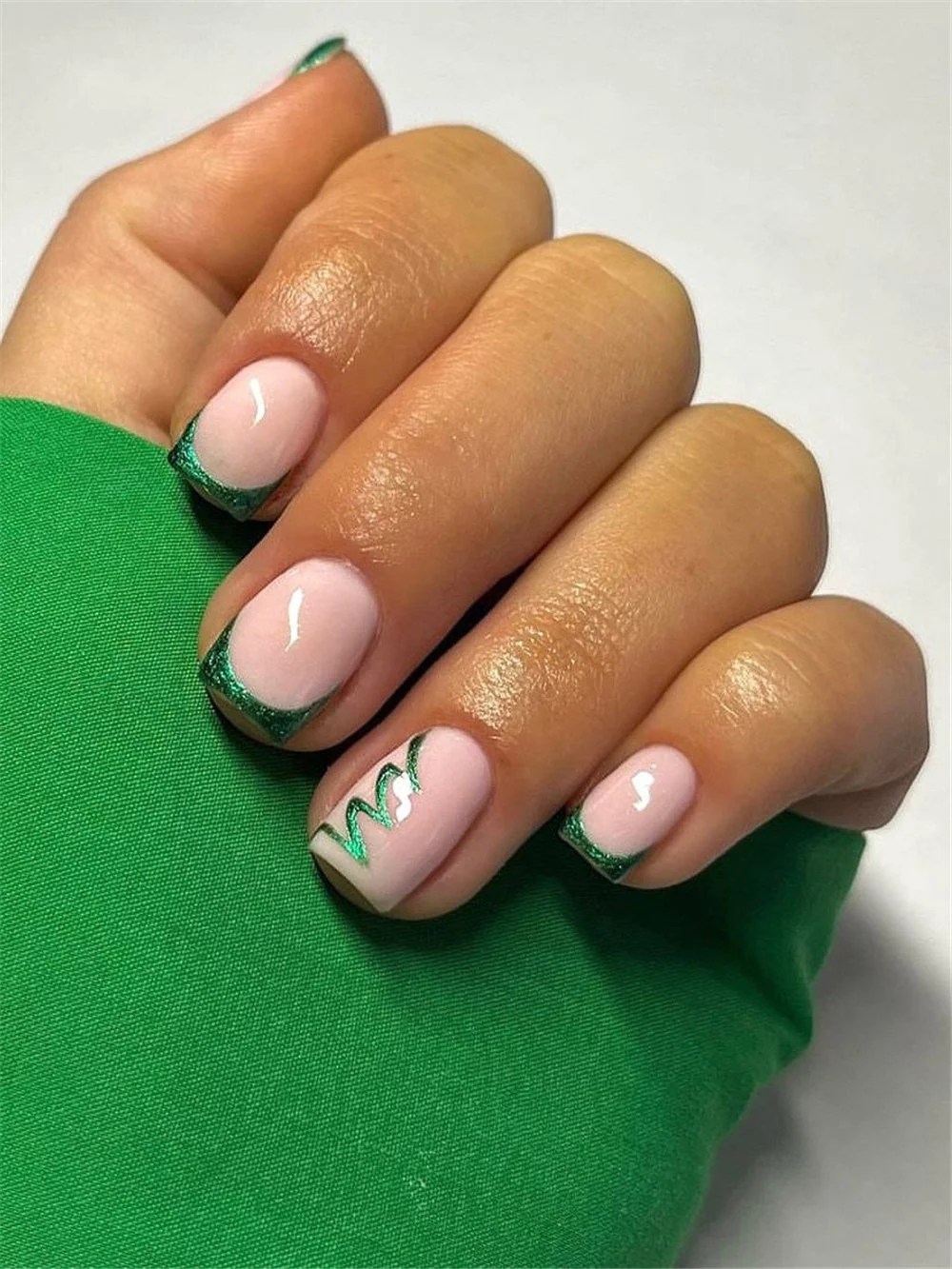 30+ stunning christmas nail designs to try for the holiday season