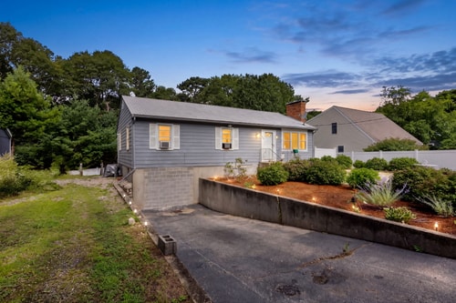 3BR East Falmouth Home Near the Beach 40 Dwell