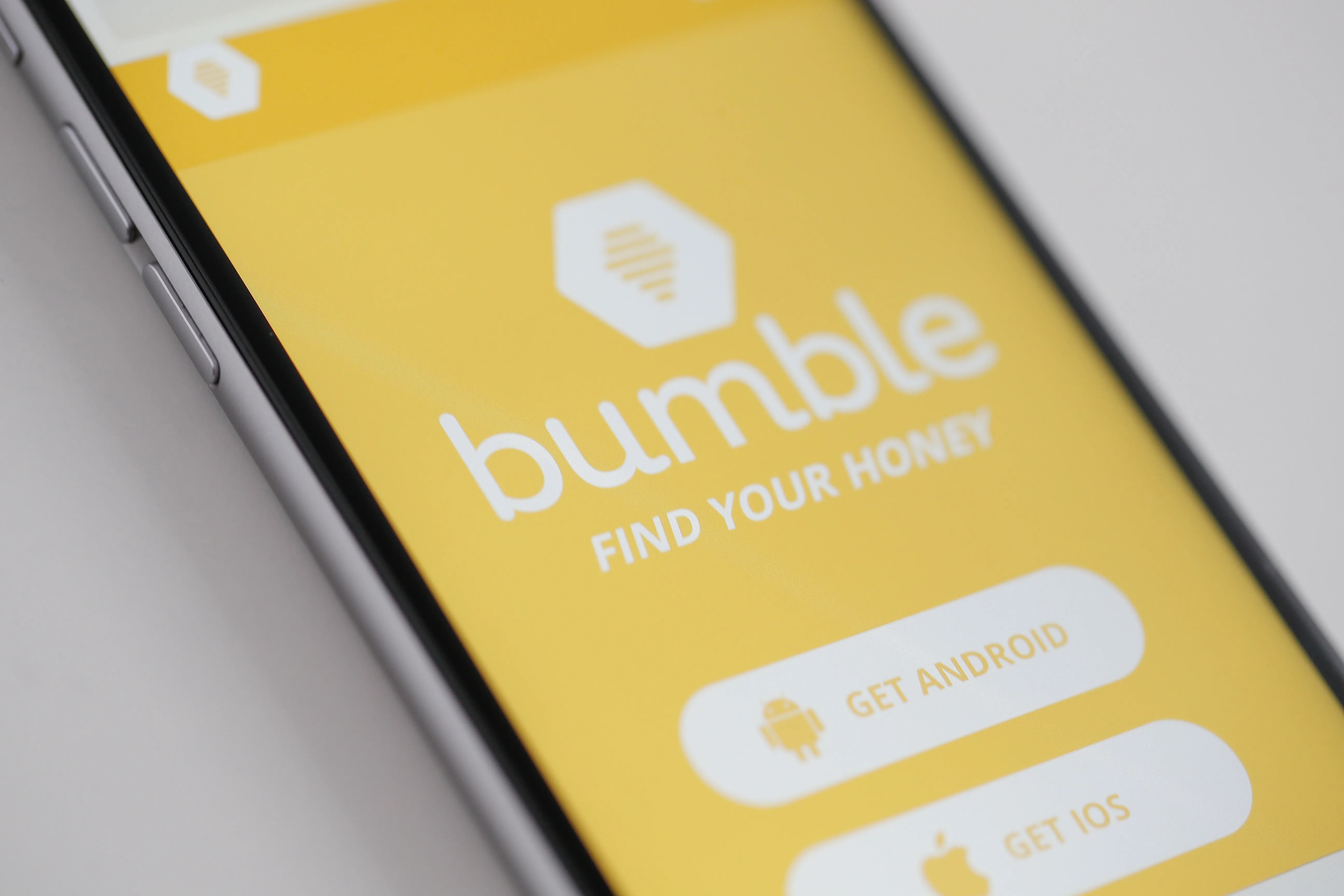 Bumble Apologises For Billboard Ad Saying ‘A Vow Of Celibacy Is Not The Answer’