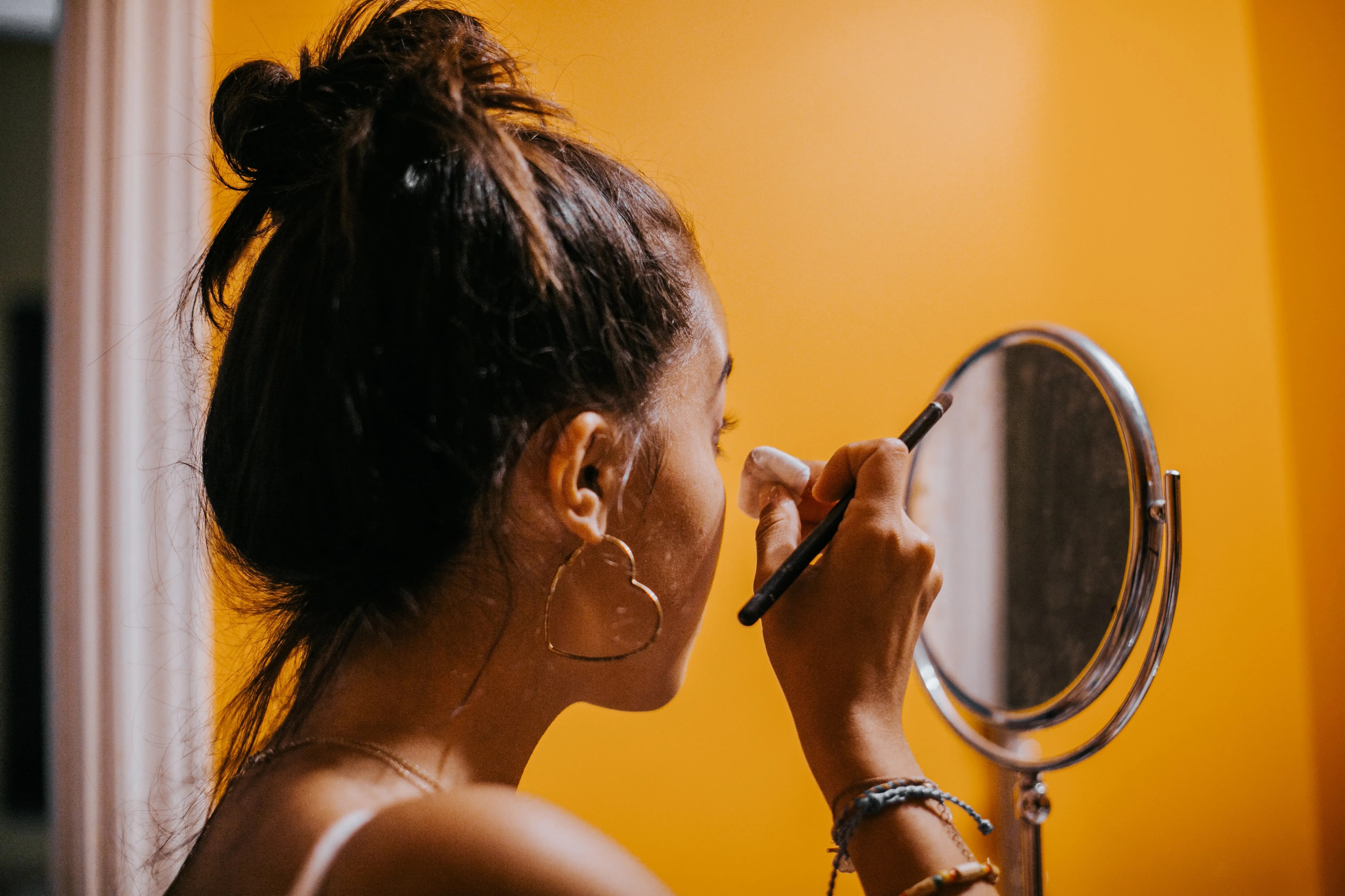 How Bad Is It For Your Skin If You Wear Makeup Every Day?