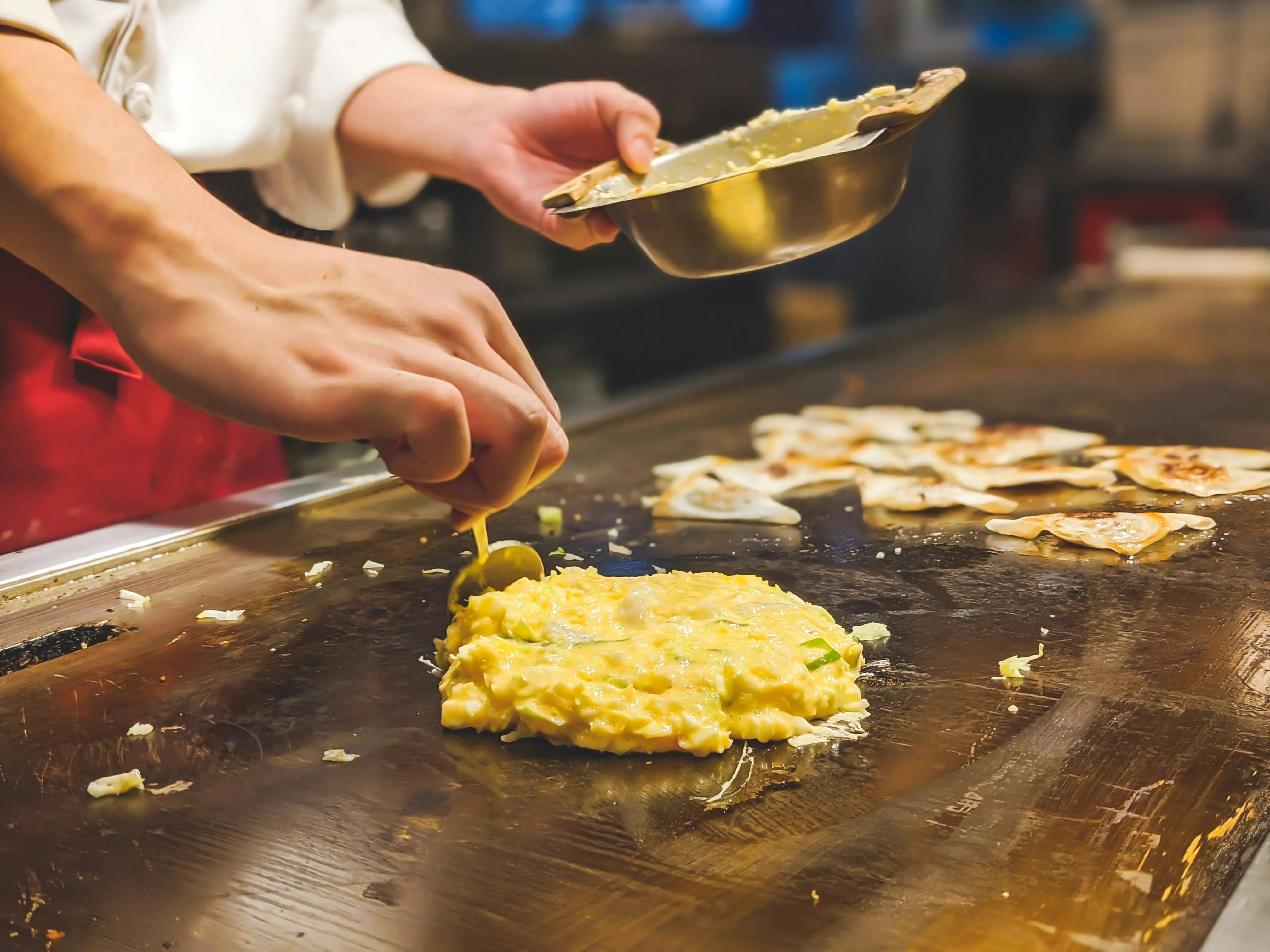 So THAT's How Restaurants Make Omelettes So Much Better