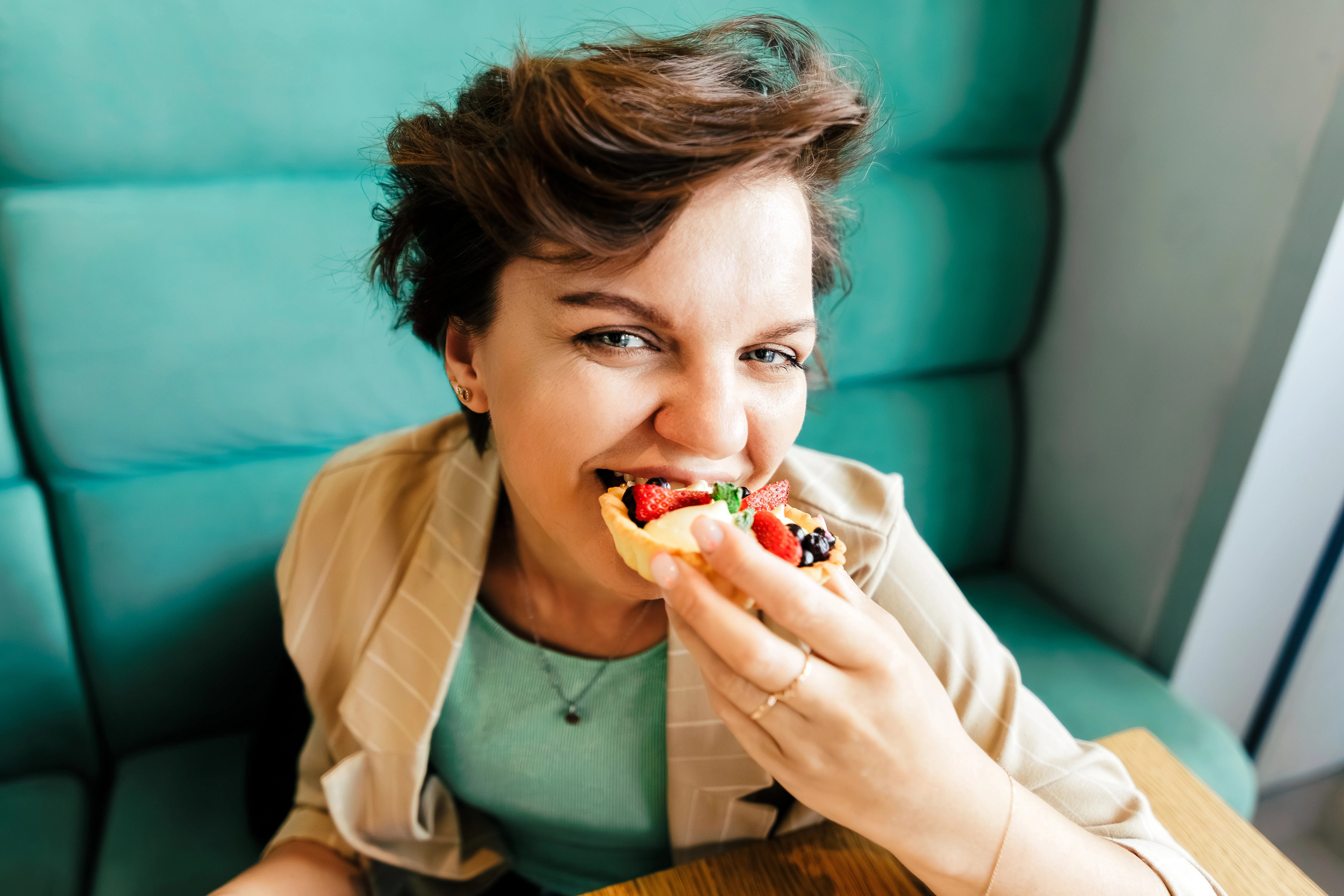 Food Influencers Are Making Uncomfortable Eye Contact With You — And They're Doing It On Purpose