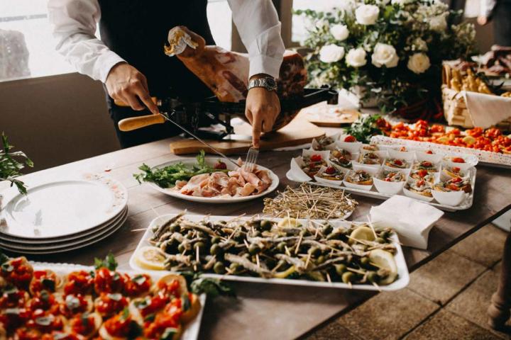 noticiaspuertosantacruz.com.ar - Imagen extraida de: https://www.huffingtonpost.es//sociedad/trucos-secretos-buffets-no-perder-dinero-rp.html