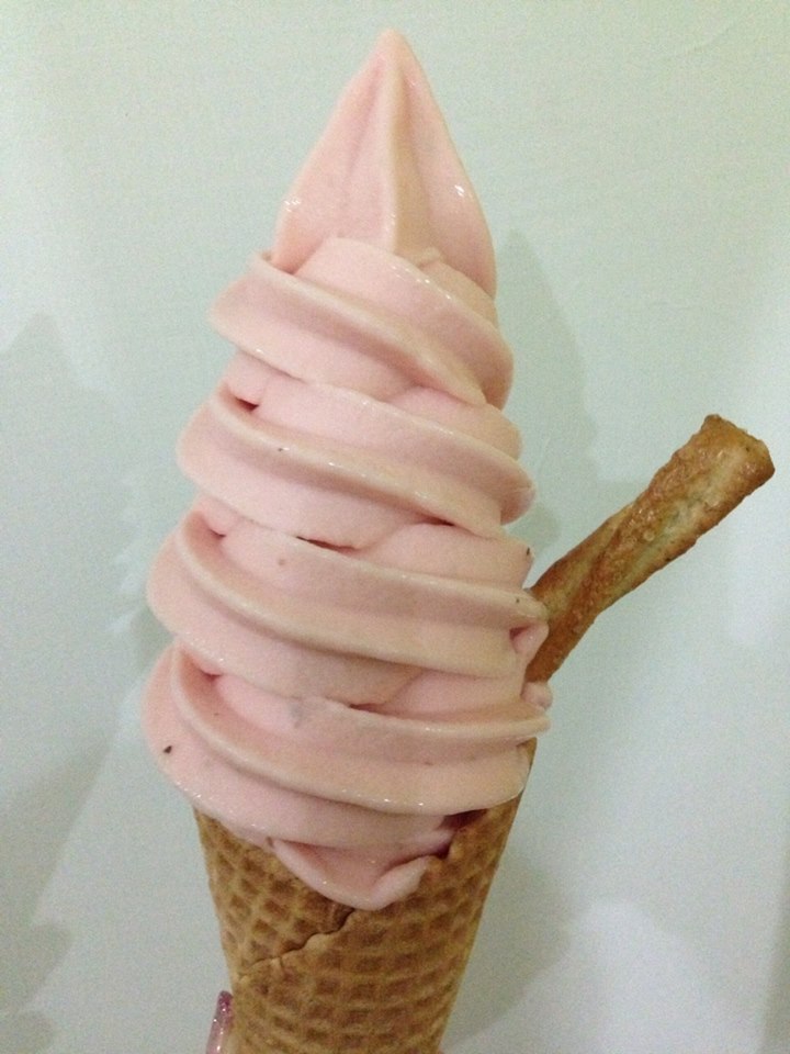 太熱啦~~話說有沒有吃過”西瓜”跟”伯爵鮮奶茶”口味的霜淇淋呀……