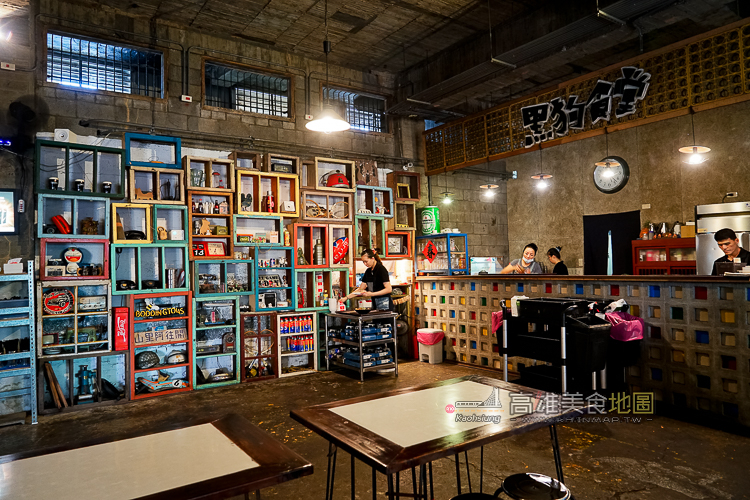 【高雄美食。鼓山區】在老舊倉庫裡享受道地新加坡美食－黑狗食堂