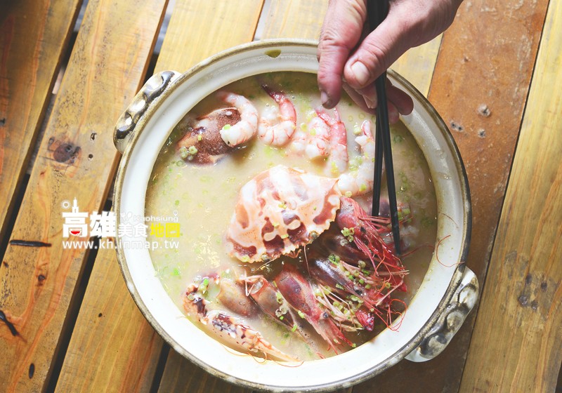文武伍肆｜2小時龍眼木炭慢火熬出的這一鍋金黃蟹粥