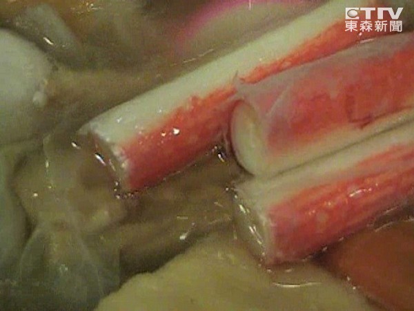 蟳味棒塑膠套到底要不要拆？有人找出答案　網友正反戰