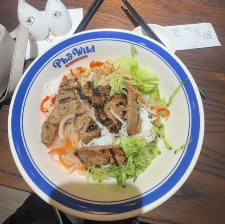 中原大學美食推薦｜Phở Wild 越式生牛肉河粉中原店，學長姐狂推的高CP值日常料理與新生必看點餐全攻略