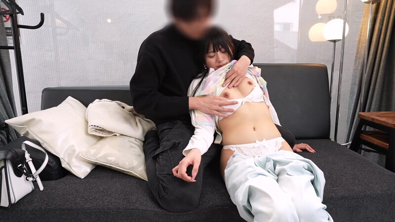 仕事のストレスをオナニーで発散する神ビジュ保育士かりん先生と、初撮り。