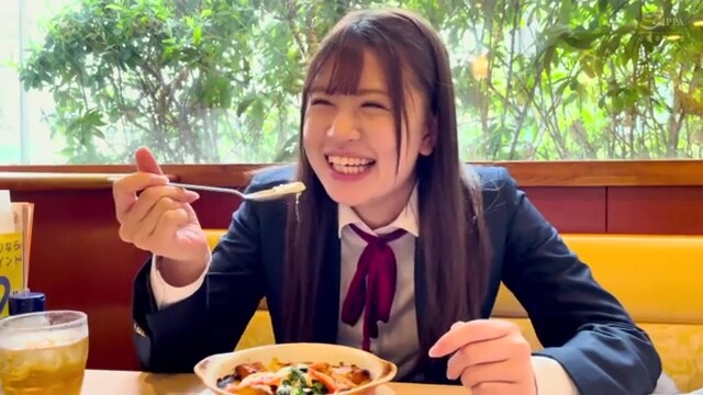 キュートな制服美女が先生と密会ラブラブデート、ラブホでイチャイチャキス