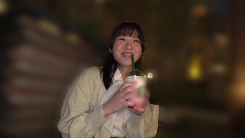 えろカワきゅんきゅん女子大生のミニスカートに全男子がもっこり