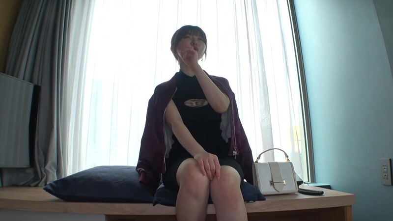 ノースリーブからチラ見え！脇！脇！脇！綺麗な脇を見放題！【まみ 26歳】