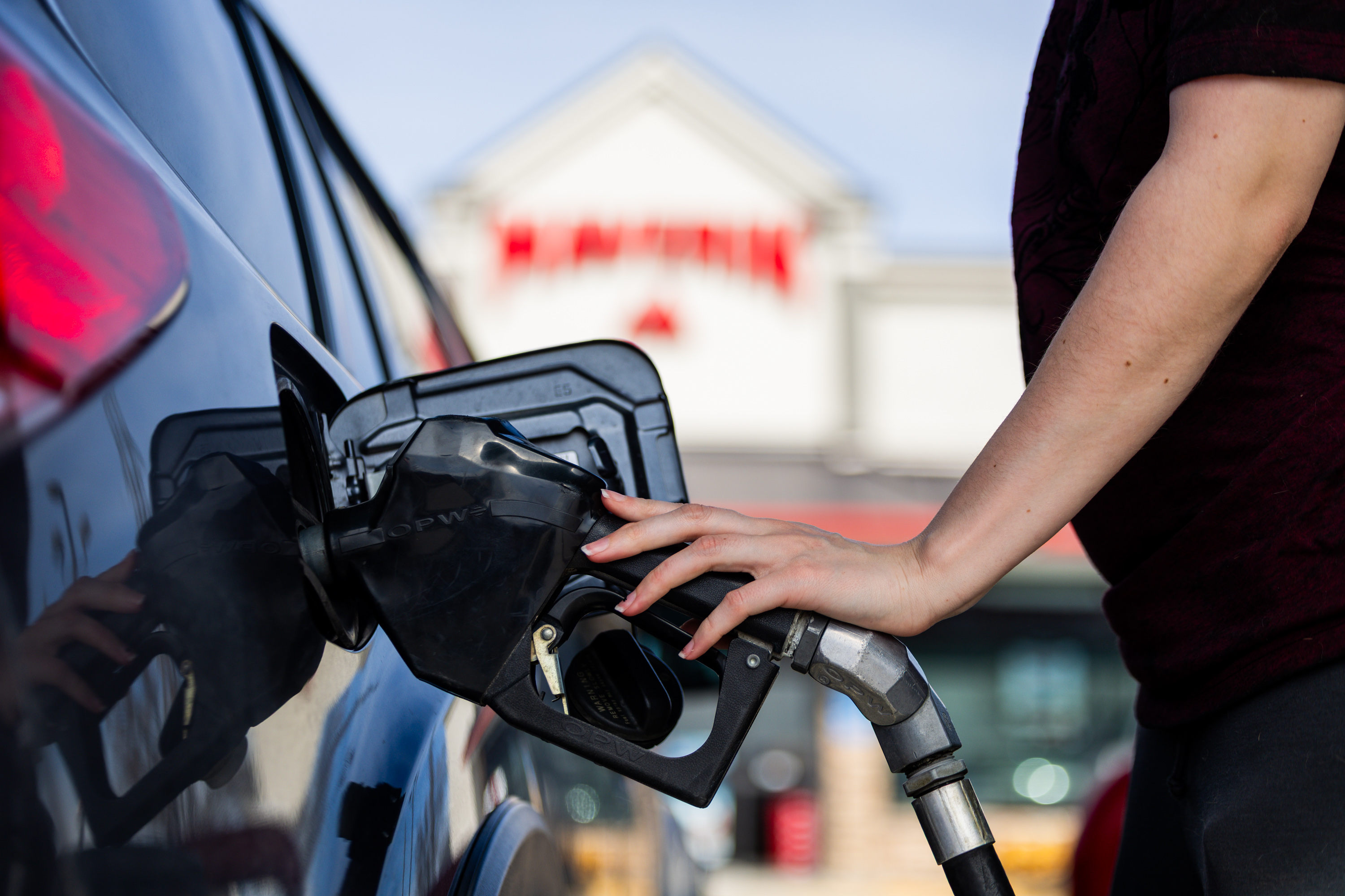 Utah Gas Prices SURGE Past $4/Gallon! ⛽️ What's Driving the Spike? (2026)