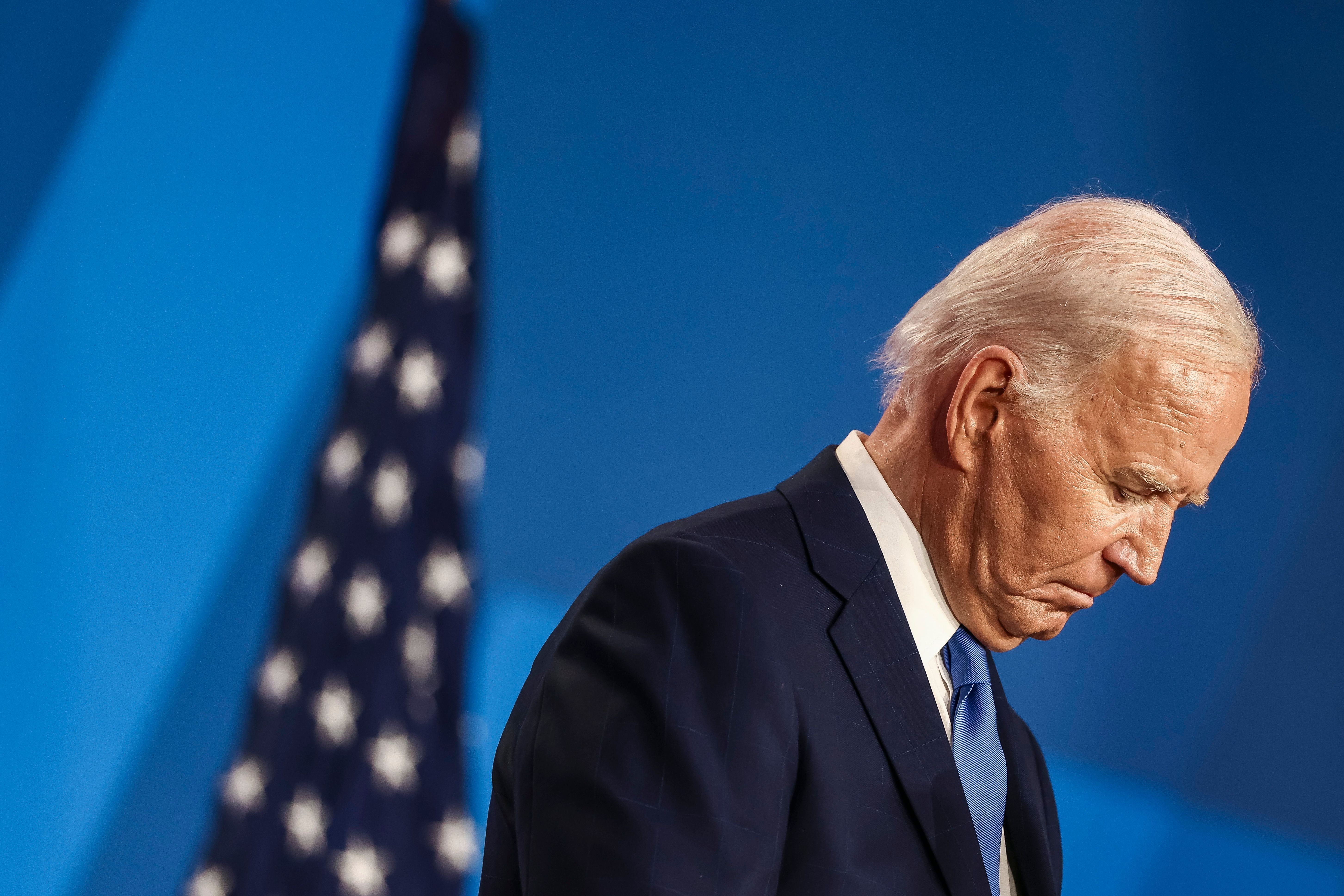 Die wichtigsten Sachbücher des Monats: Wie die Bürger über den Gesundheitszustand von Joe Biden getäuscht wurden und was Deutschland von Ludwig Erhard lernen kann