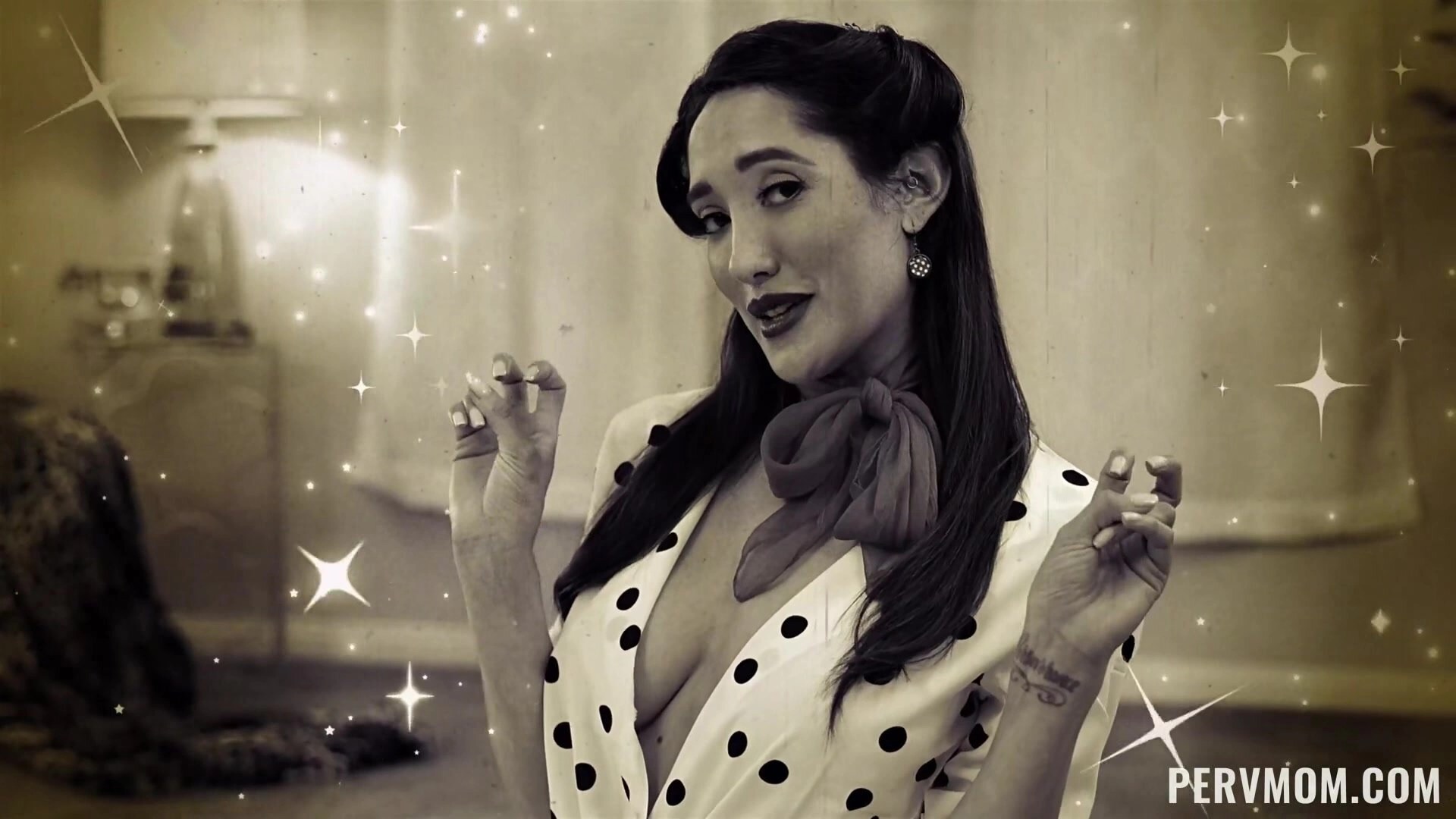 PervMom - Chloe Amour - The Panty Problem | PornMedium.com