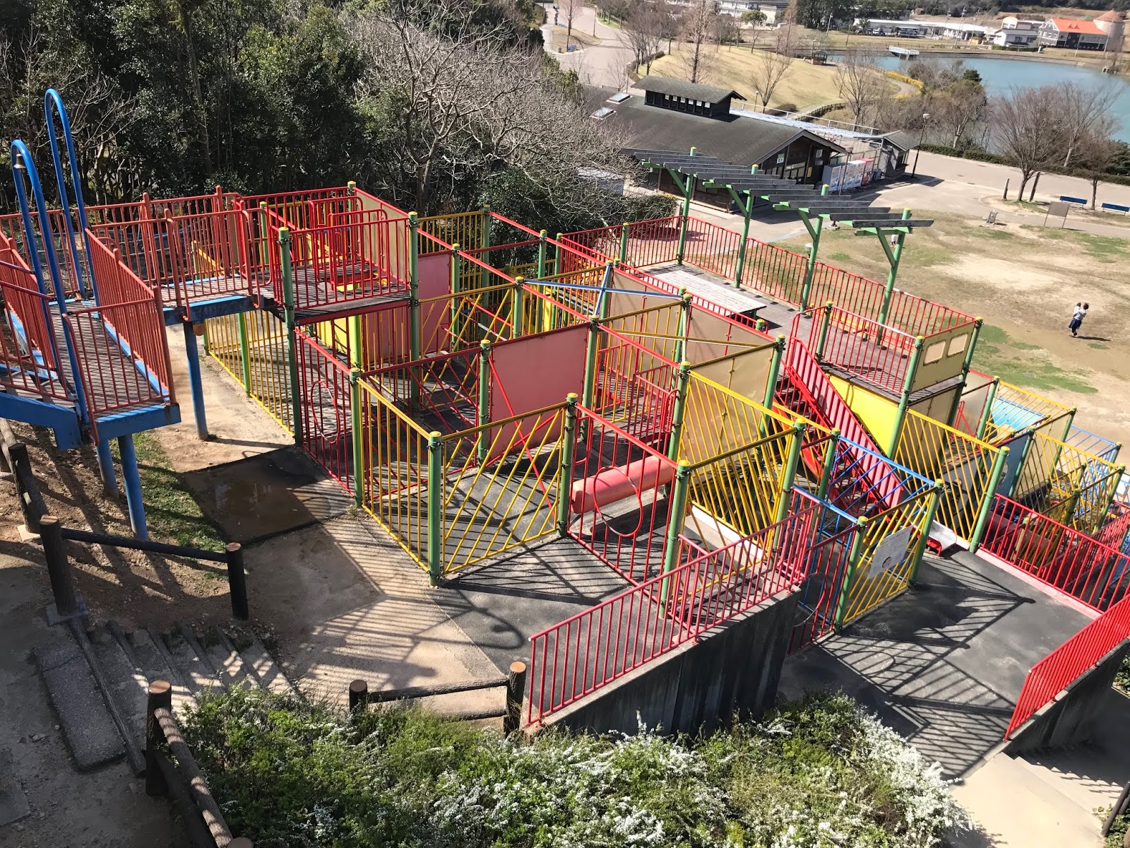 富士山公園遊具臺東關山 兒童遊樂場 鯊魚雙軌溜滑梯跟各類遊具等著大家來 Hfep