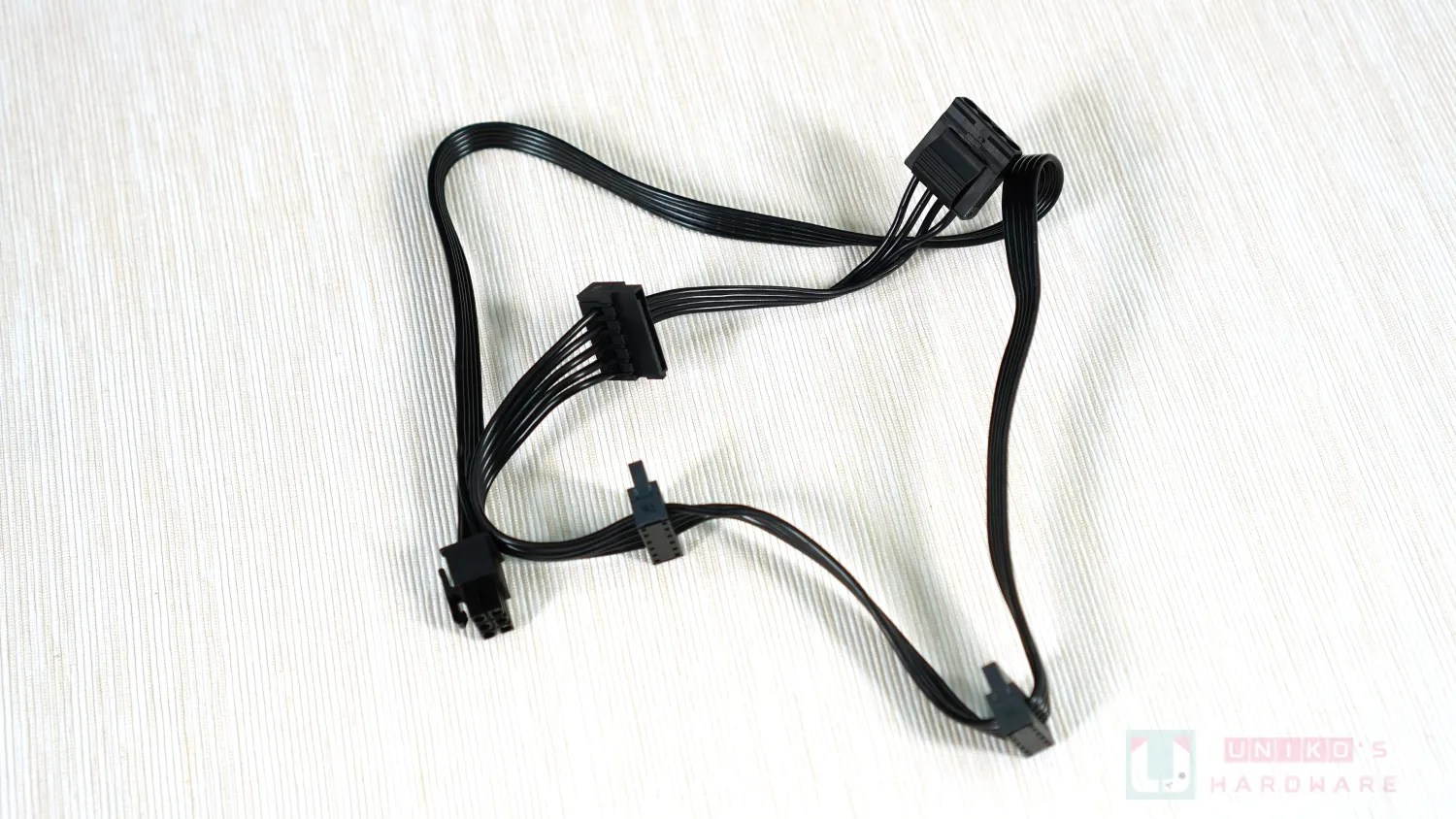 XPG KYBER II 850W 電源與直出接頭