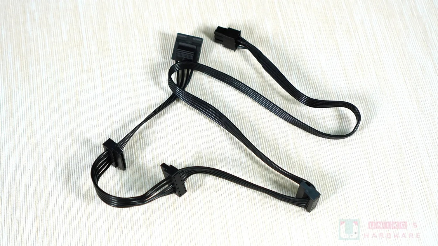 XPG KYBER II 850W 電源供應器,具備原生 12V-2x6 接口與雙金牌認證。