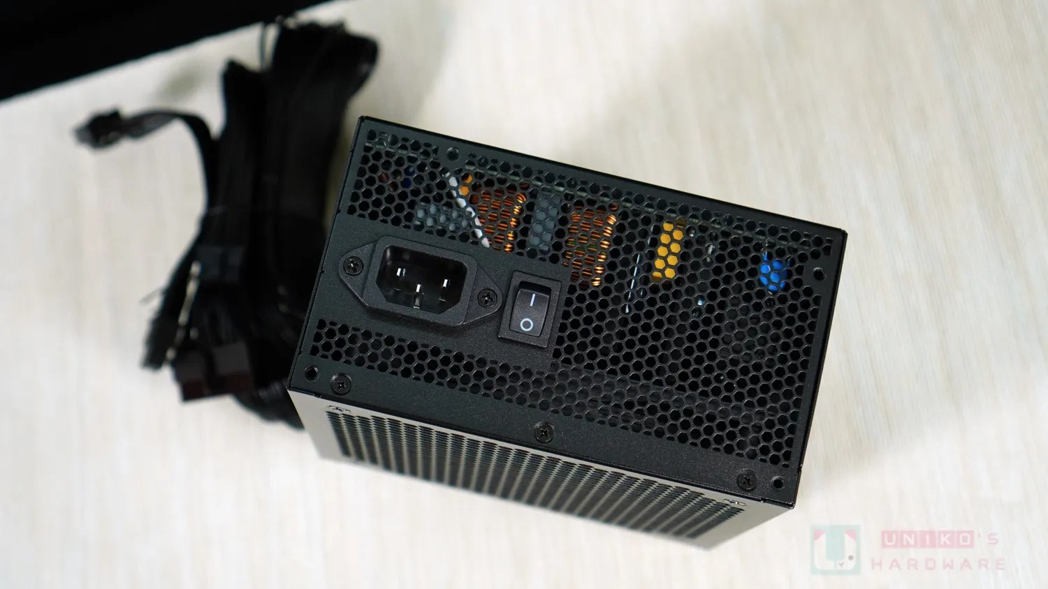 XPG KYBER II 電源與 12V-2x6 接頭