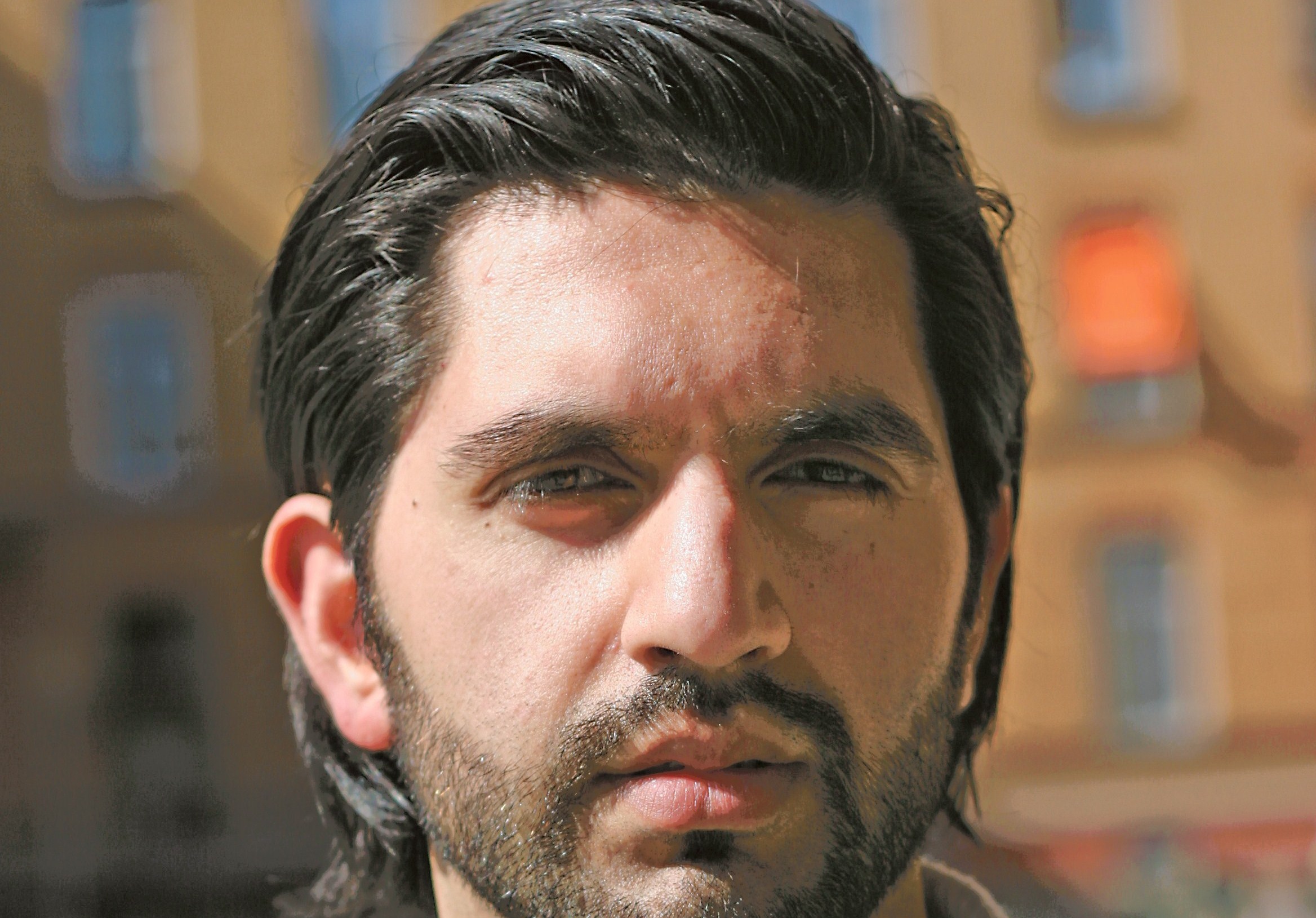 Ber Usman Rana reise “hjem til Pakistan”