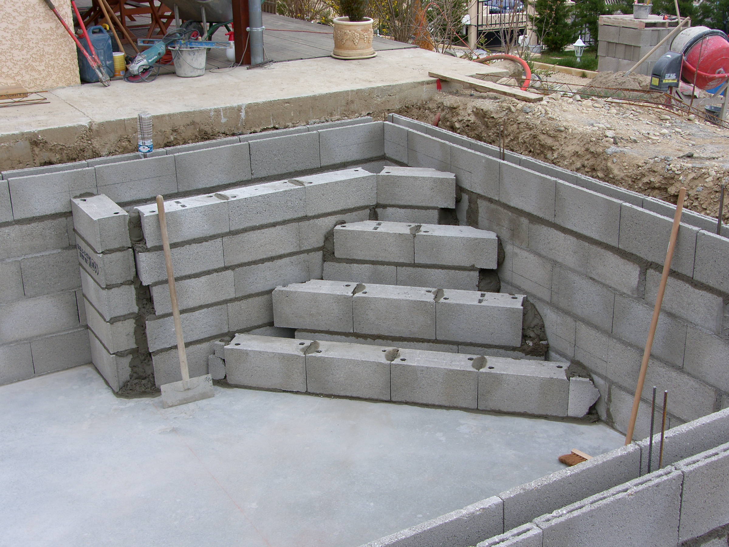 L Escroc Volait Des Cartes Bancaires Dans Les Vestiaires D Une Piscine De L Agglo De Rouen