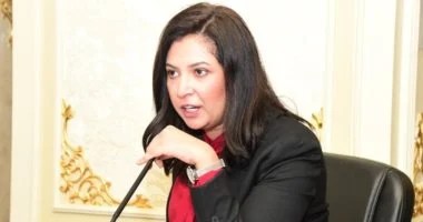 أميرة العادلى: الأطفال حتى سن العامين يستخدمون الموبايل كالأكل والشرب