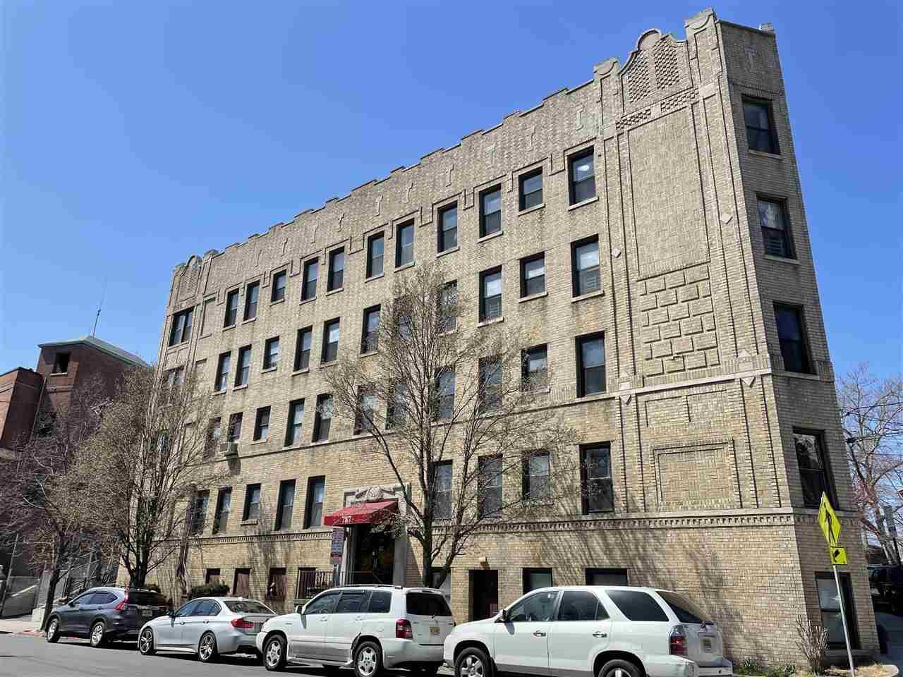 787 Summit Avenue 17 Jersey City Nj 07307 Us With 22 Units Zumper This property has a lot size of 1306 sqft.