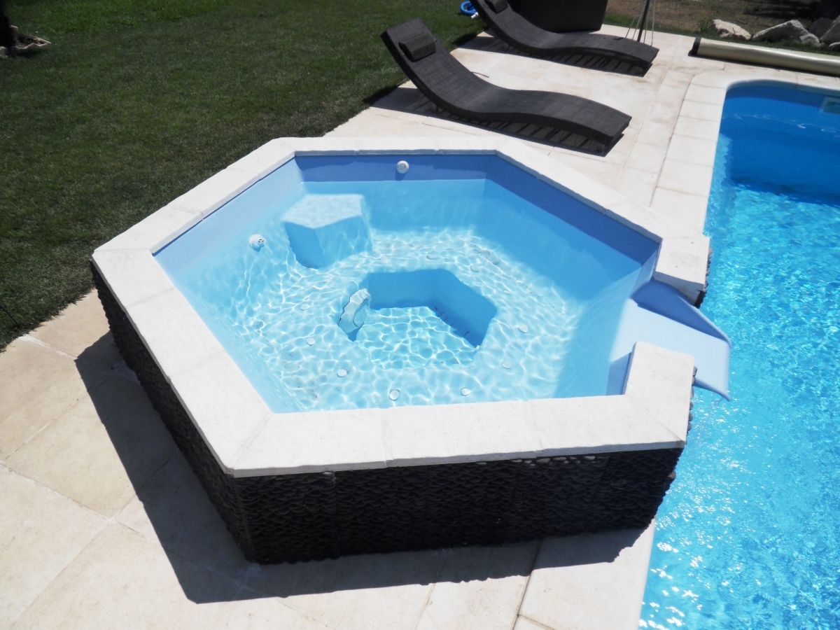 Installation De Spa A Debordement Pour Piscine A Lille Dans Les Hauts De France Mci Piscines