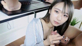 假期漂亮寂寞騷妹子與男友居家瘋狂嗨皮 主動跪舔深喉吃雞巴站立翹臀後入幹得嗷嗷直叫 高潮顏射吃精 太猛了 露臉高清 - 截图1