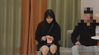 探花老王星級酒店3000約操18歲良家學生妹 進入的瞬間不停喊疼 國語高清原版 - 截图2