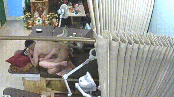 某美容院網絡攝像頭黑客破解拍攝到的大奶漂亮老板娘與小夥偷情私會啪啪 親奶舔逼爽的欲仙欲死 露臉高清 - 截图5