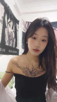 饑渴紋身妹子與男友居家現場直播雙人啪啪大秀 跪舔雞巴騎乘位站立翹臀後入幹得直叫求饒 國語對白 - 截图1