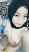 Koleksi Reupload 37 Vids Yenni Remaja 18yo Jilbab Belajar Centil Memek Masih Segaris Jembut Lebat