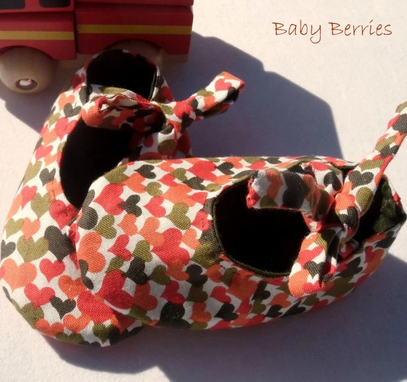 Baby Shoes, Valentine, love hearts, Mary Janes, baby shoes, Hand Stitched, 0 to 6 months