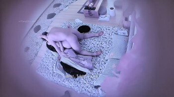 主題酒店鐘點房拍攝到的巨乳靚妹和男友開房愛愛 互舔互插被無套內射聞一下擦精紙嘔一聲很上頭 露臉高清 - 截图3